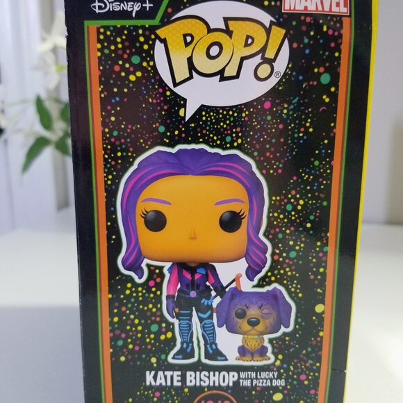 Funko Pop BLACKLIGHT edition Hawkeye Kate Bishop and Lucky the Pizza Dog - Picture 6 of 6